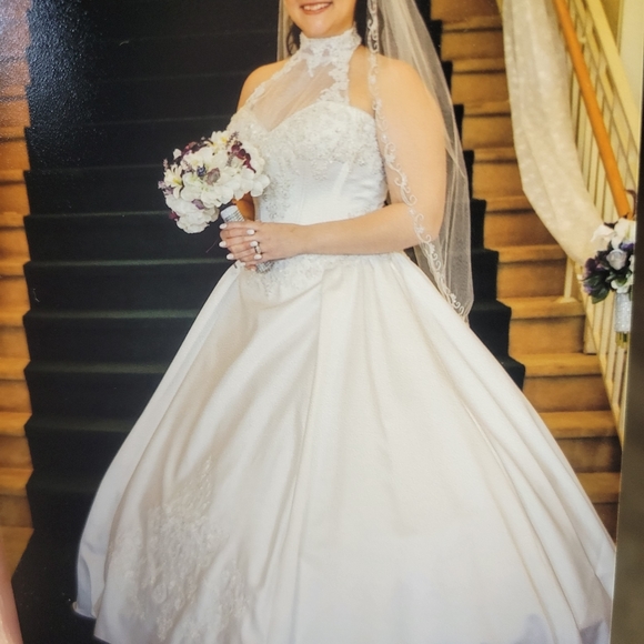 Wedding Dress - Picture 2 of 7